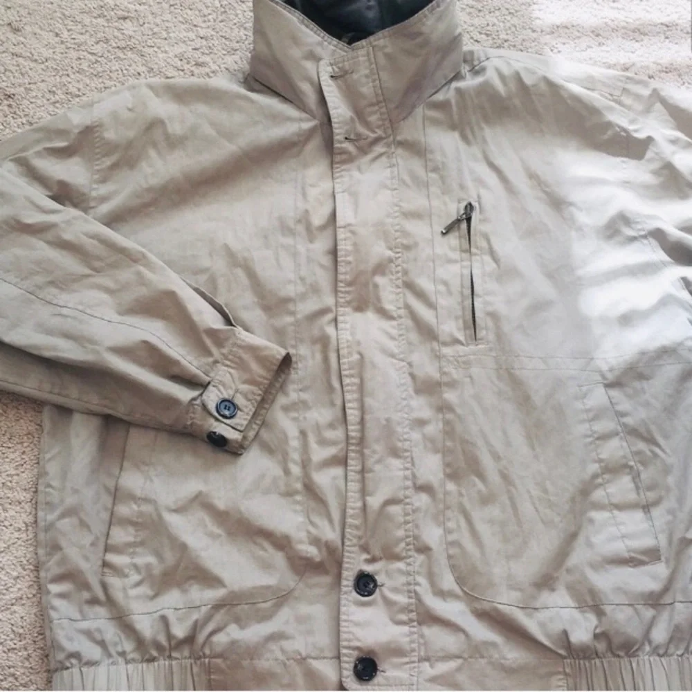ST. JOHN’S BAY light weight khaki color spring jacket size Large